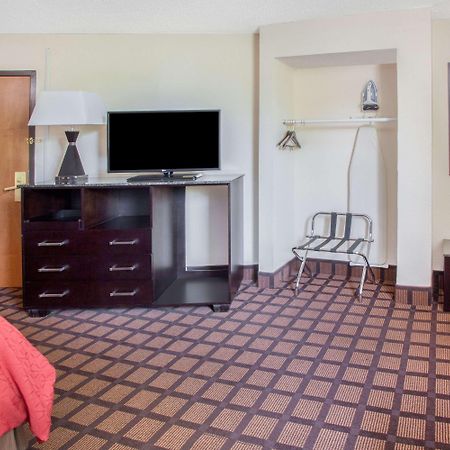 Отель Super 8 By Wyndham Chicago Il Экстерьер фото