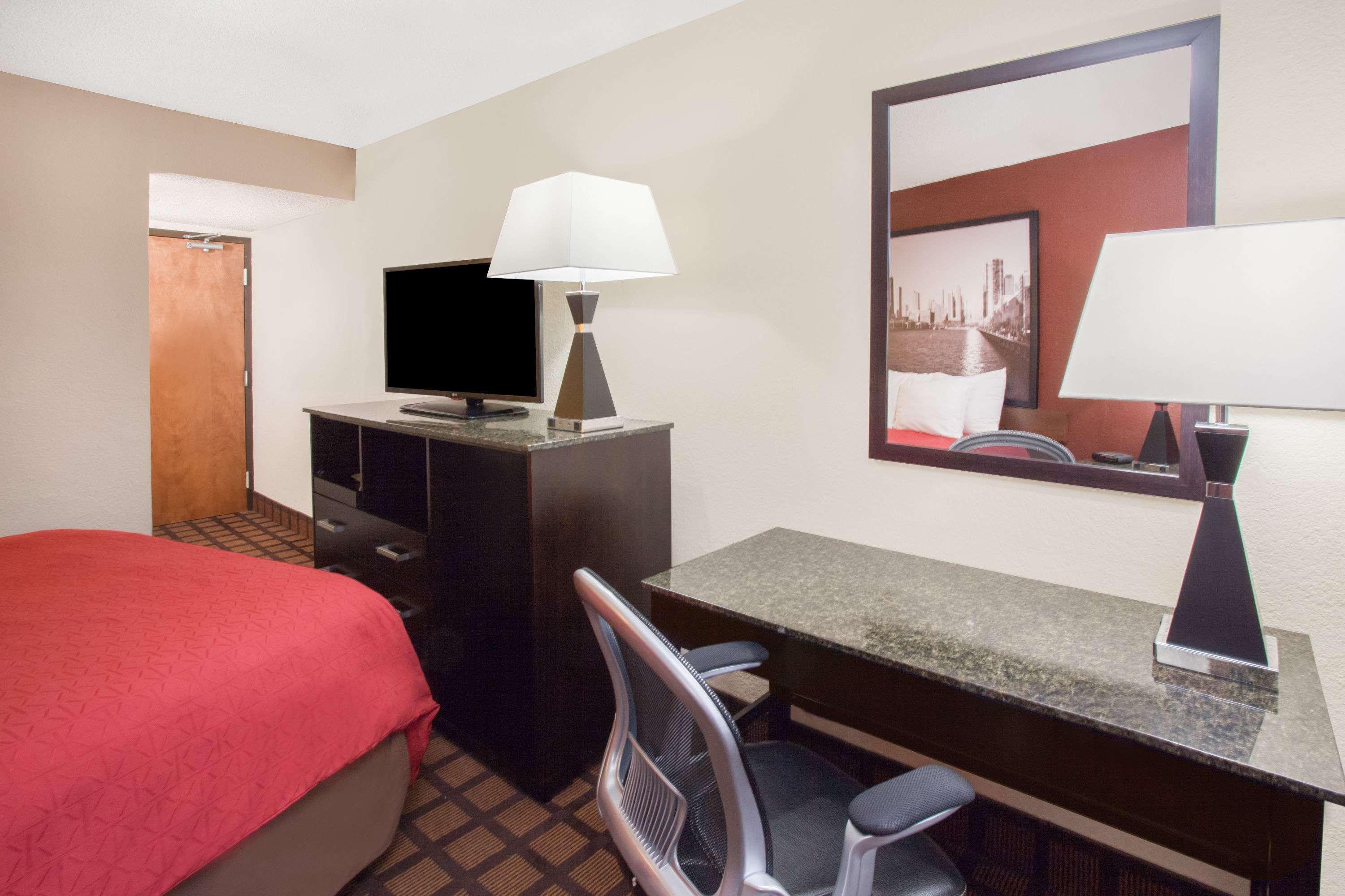 Отель Super 8 By Wyndham Chicago Il Экстерьер фото