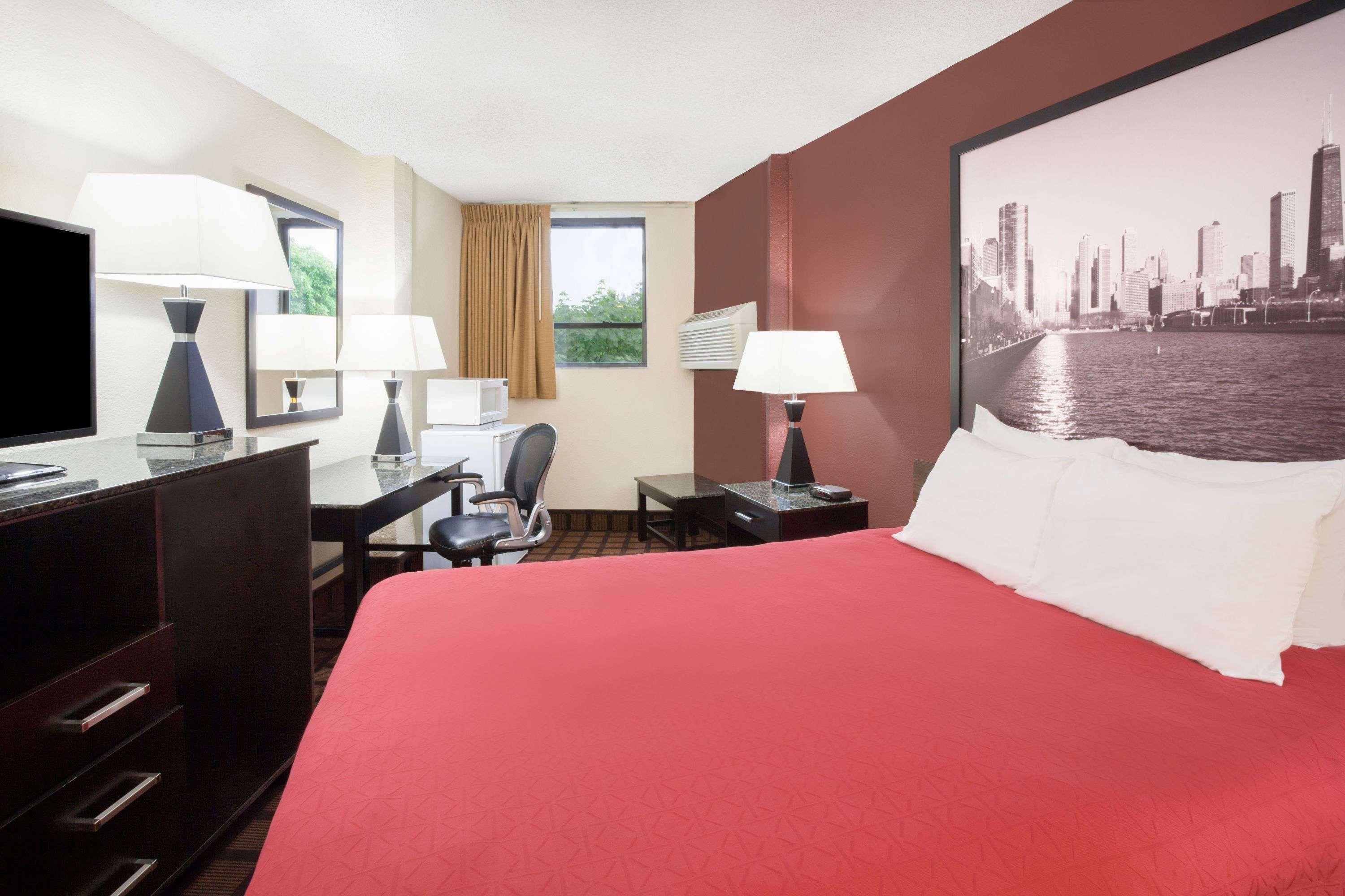 Отель Super 8 By Wyndham Chicago Il Экстерьер фото