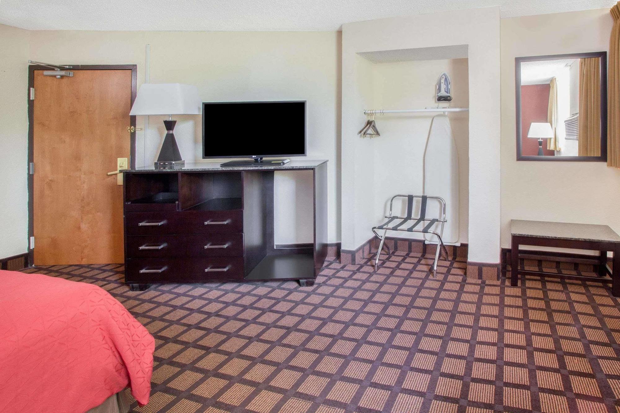 Отель Super 8 By Wyndham Chicago Il Экстерьер фото